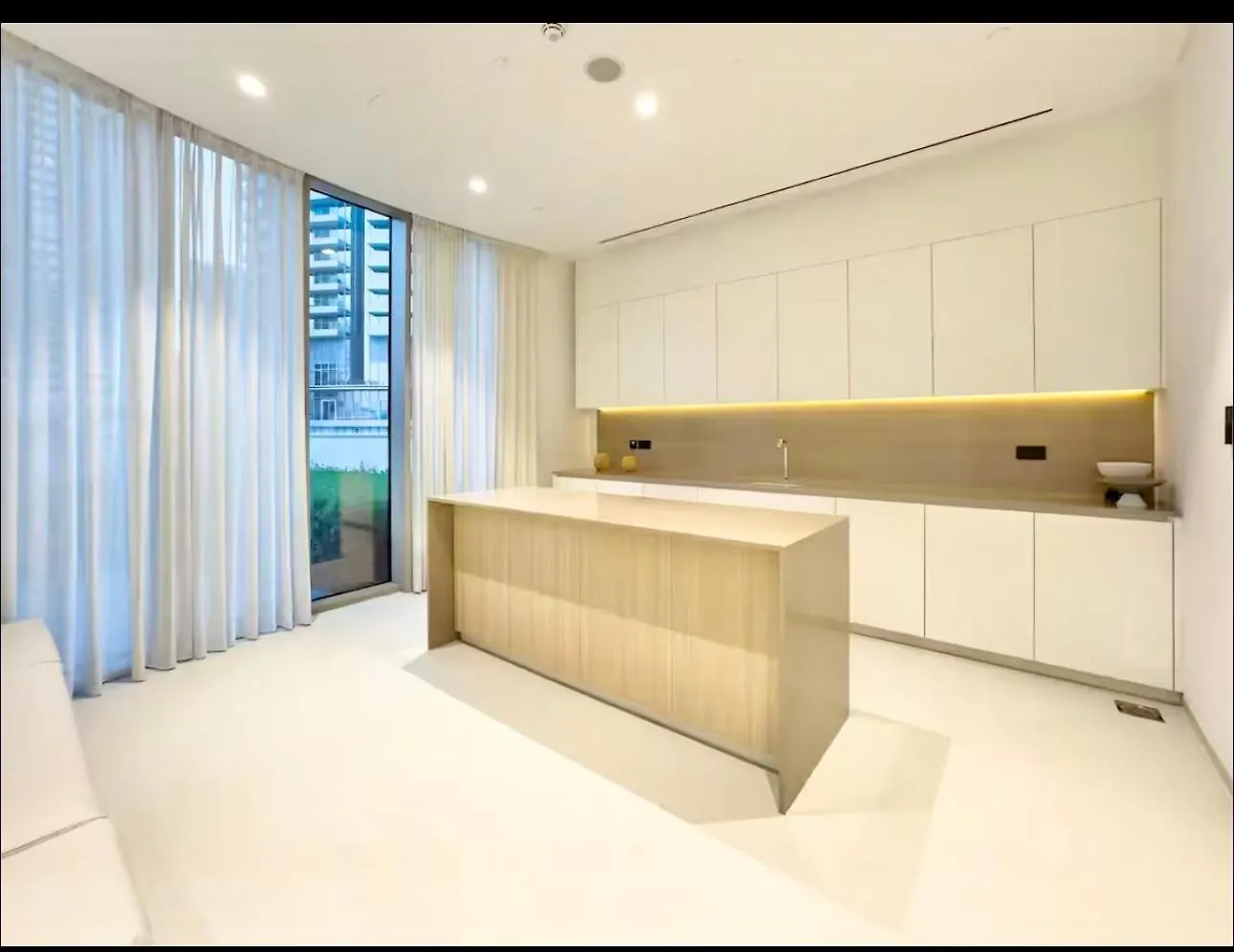 New 2 Bedroom Apartment Overlooking Burj Khalifa And Fountain View In Downtown Dubai