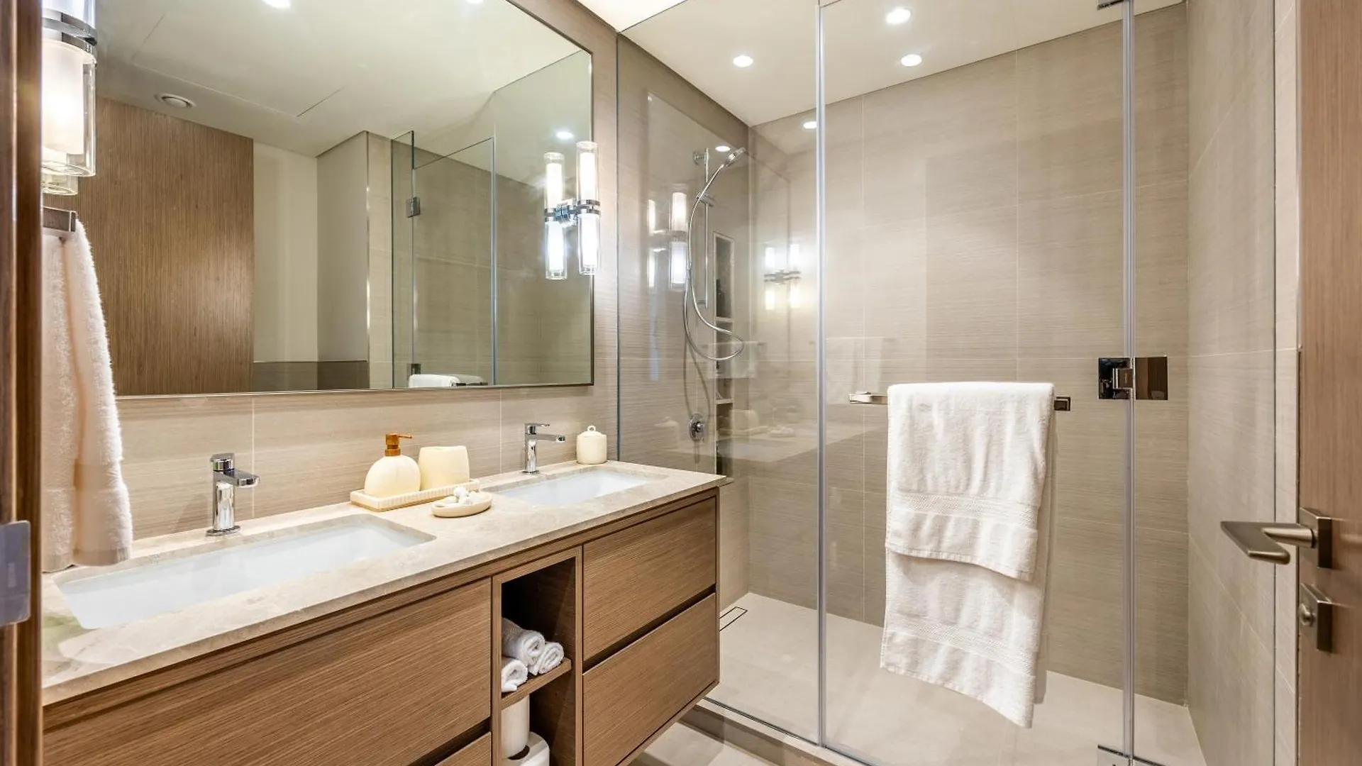 New 2 Bedroom Apartment Overlooking Burj Khalifa And Fountain View In Downtown Dubai Emirati Arabi Uniti